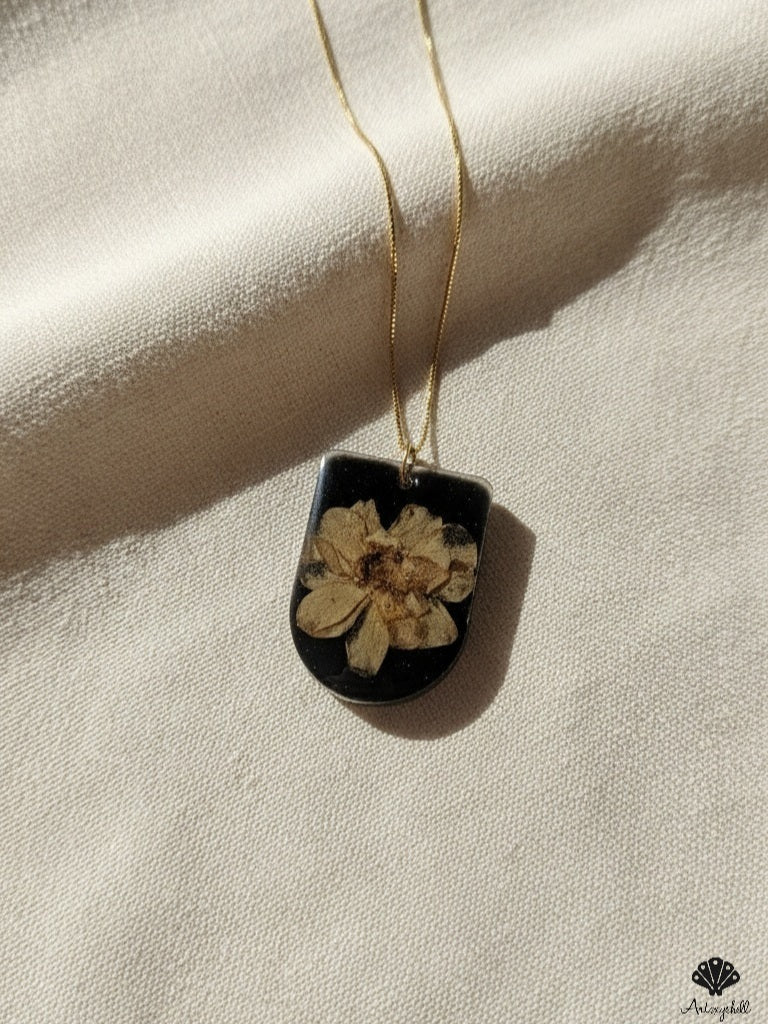 Black Resin Flower Necklace | Modern Gold U-Pendant