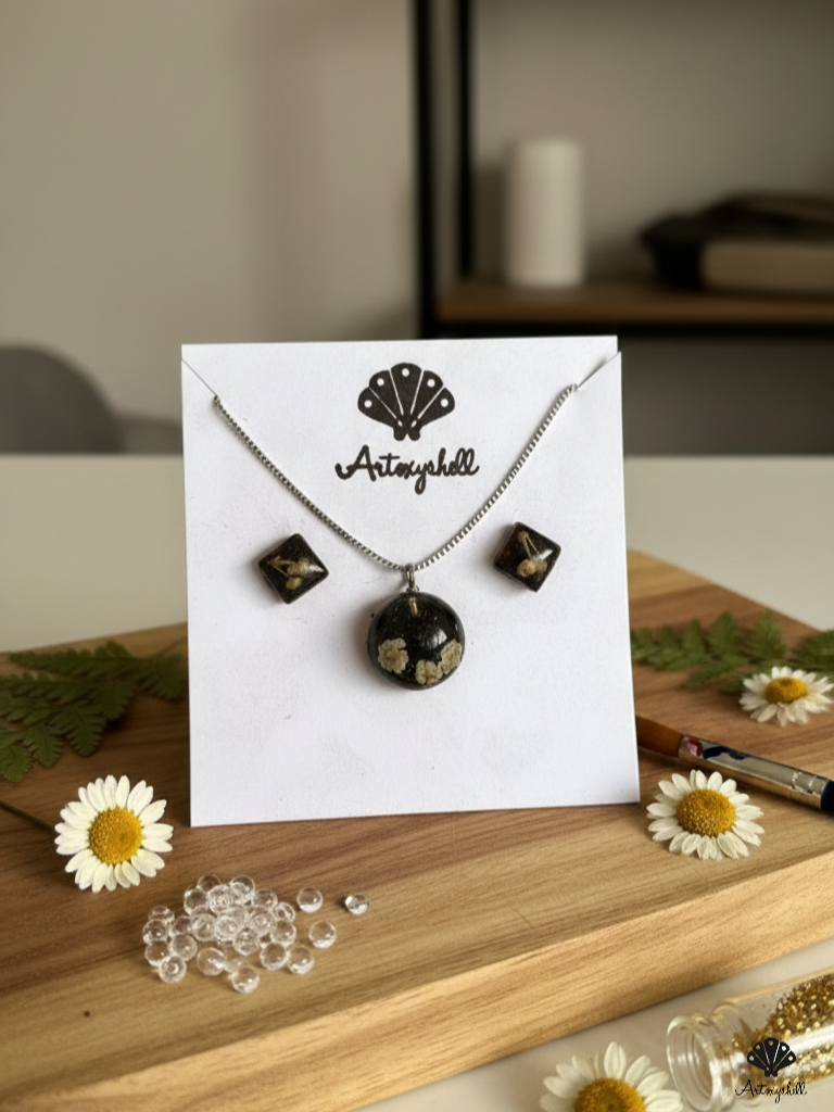 Preserved Wildflower ‘Midnight Bloom’ Necklace & Diamond Stud Earring Set