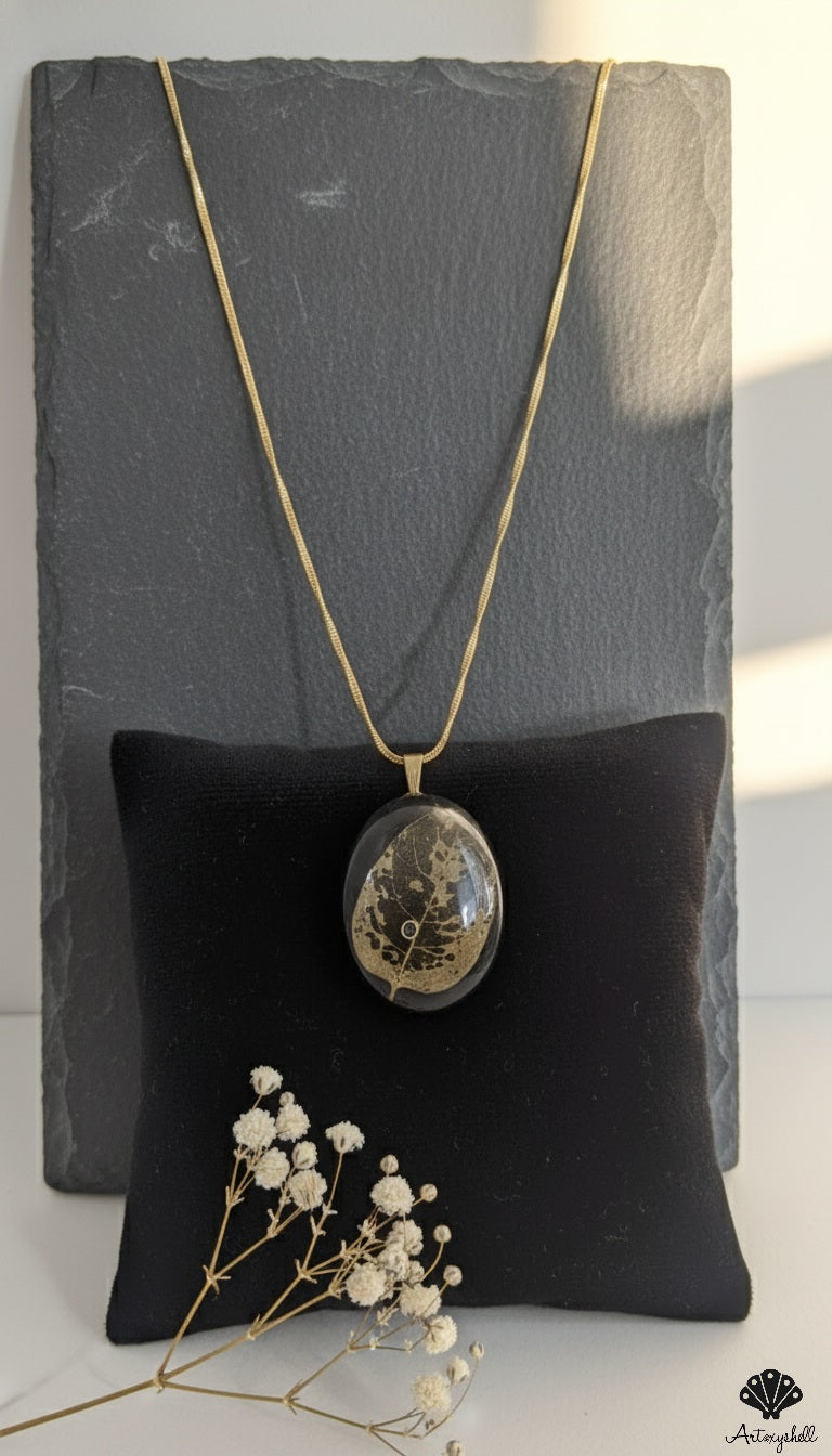 Black Leaf Elegance Pendant